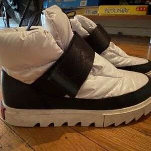 Sorel Women’s Joan of Arctic Next Lite Strap Puffy Winter Waterproof Boots 6